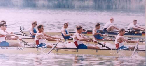 Seniorski četverac bez kormilara Danijel Bajlo, Vjekoslav Bobić, Marko Dragičević i Branimir Vujević na međunarodnoj regati u Piedilucu u Italiji 1999. 